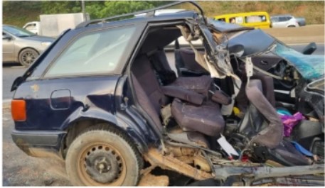 Tragedy As Trailer Collides With Bus, Kills 8 UNIJOS Students